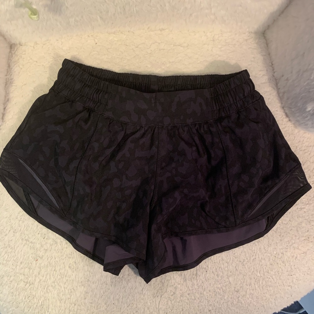 LULULEMON HOTTY HOT SHORT 2.5”
